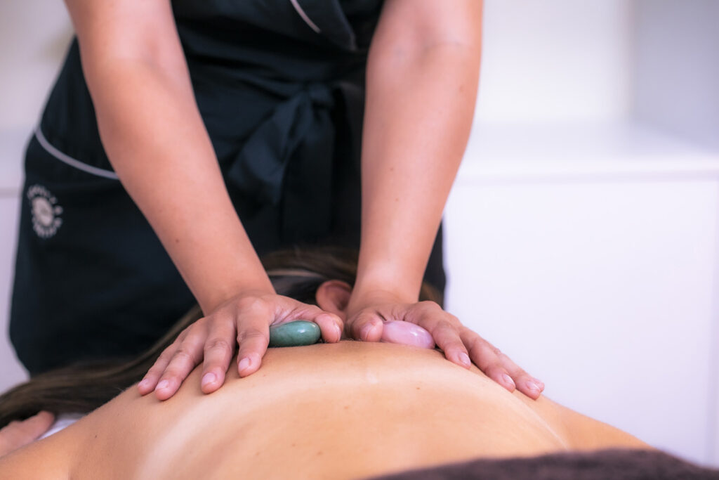 Tratamientos Wellness, Masaje con piedras semipreciosas. Cristina Torrecilla Centro de Estética en Huesca